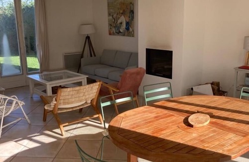 Wissant House | House surrounded by a garden, 5 mns walk from the beach. Saturday to Saturday.