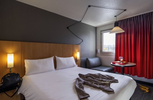 Cergy Hotel | ibis Cergy Pontoise Le Port