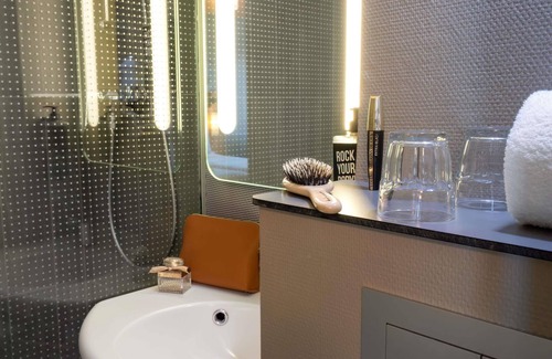 Cergy Hotel | ibis Cergy Pontoise Le Port