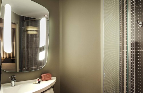 Montigny-le-Bretonneux Hotel | ibis Saint Quentin En Yvelines Velodrome