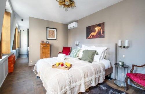 Les Iles Apartment | Ile Saint Louis & Direct River Views - 2BR - CityApartmentStay
