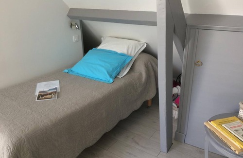 Neuville-sous-Montreuil House | La Mansarde