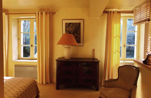 Chateau-Landon Bed & Breakfast | Large house rental for up to 28 people