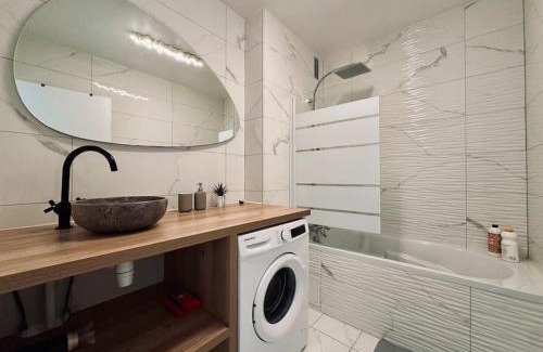 Quartier Grieu-Vallon Suisse-Saint-Hilaire Apartment | Le Coquet-T3-Wifi-parking