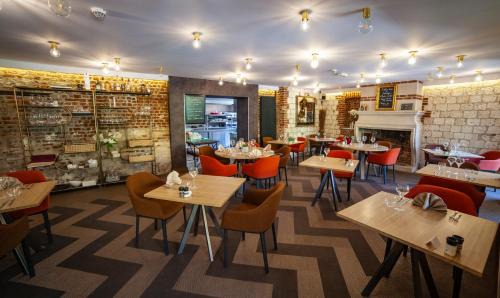 Montreuil-sur-Mer Hotel | Logis Hôtel & Restaurant - Les Hauts de Montreuil