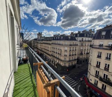 Sorbonne Apartment | Lumineux avec balcon, calme, à 200 m du Panthéon, Entire Flat