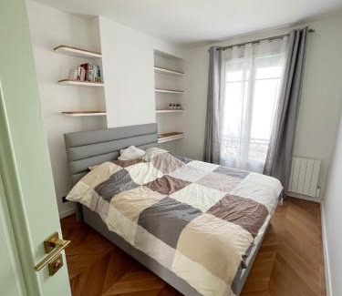 Sorbonne Apartment | Lumineux avec balcon, calme, à 200 m du Panthéon, Entire Flat