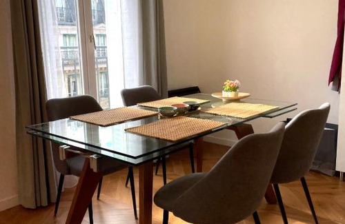 Sorbonne Apartment | Lumineux avec balcon, calme, à 200 m du Panthéon, Entire Flat