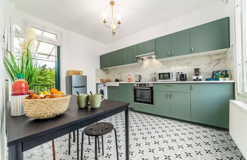 Juvisy-sur-Orge House | Near to Paris & Orly Airport. Lovely house, one minute walk Juvisy train station