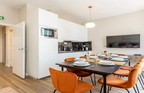 Gaillon Apartment | On banks of Seine & minutes to Palais Royal-stone's throw to the Louvre museum