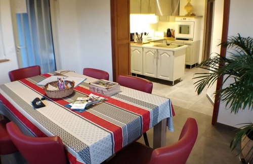 Koenigshoffen Est Apartment | On the edge of a bike path. F3 90m2 STRASBOURG . Air-conditioned, Jacuzzi.