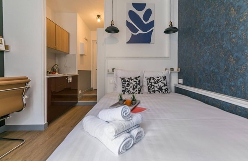 Quartier du Faubourg-Montmartre Apartment | Opéra - Rossini 24: cosy flat for 2