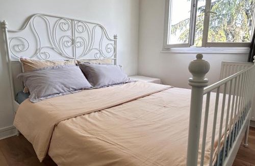 Thiais Apartment | Parishuit
