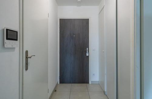 Athis-Mons Apartment | Parisian Terrace - Close to Orly and RER Station C, D