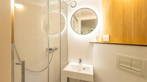 Les Mousseaux Hotel | Premiere Classe Villepinte Centre - Parc des Expositions
