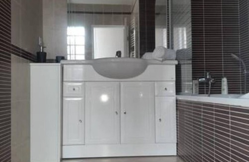 Mennecy House | Private apartment, 40 min from Paris