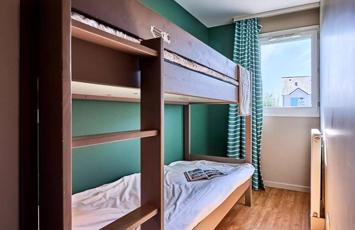 Courseulles-sur-Mer Apartment | Résidence Pierre & Vacances Le Chant des Oiseaux *** - Apartment 6 people - 2 bedrooms - Terrace or balcony