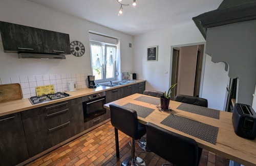 Travexin Cottage | Renovated apartment at foot of Thousand Ponds, 3 bedrooms
