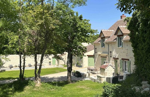 Pithiverais-Gatinais House | Renovated sheepfold with swimming pool adjacent to golf course
