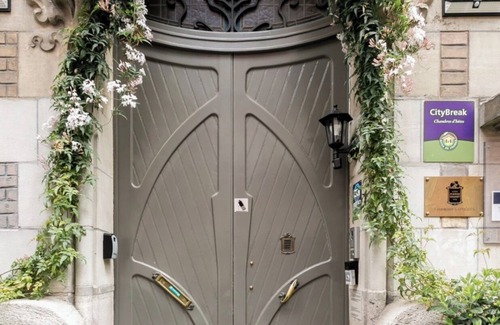 Quartier Sainte-Marguerite Apartment | Spacious 5 bedrooms Home, Centre of Paris