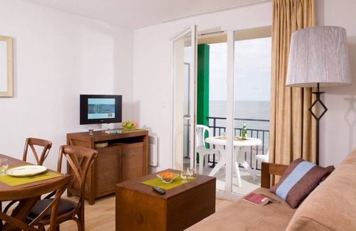 Cayeux-sur-Mer Apartment | Studio flat ∙ 1 bedroom ∙ 4 guests