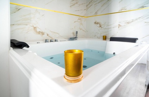 Levallois-Perret Apartment | Suite L'éclipse Paris, Logement Avec Jacuzzi à 10 Minutes