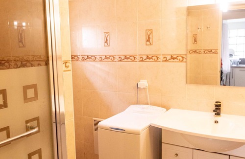 Clichy-Sous-Bois Apartment | T2 Cozy near Paris, CDG Airport, Disney