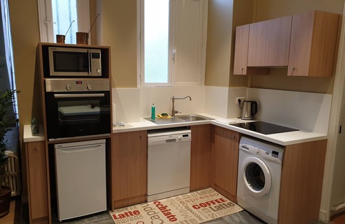 Reims City Centre Apartment | Terrace -3 bedrooms - 100 m2- city center - with secure parking possibility