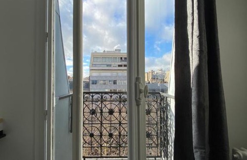 Champs-Elysees Apartment | The Eiffel Tower room