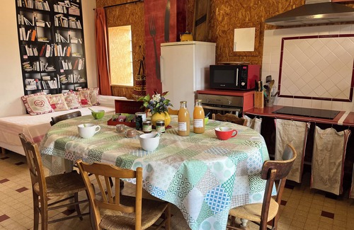 La Roche-Vineuse House | the garden level retreat at La Roche Bleue