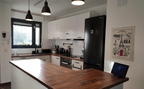 Colombes Villa | Townhouse with Garden