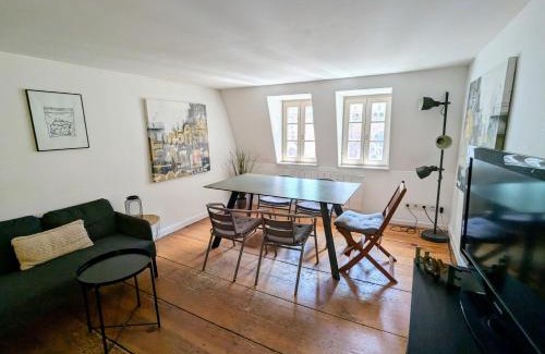 Historic Center Apartment | Triplex place de la cathédrale