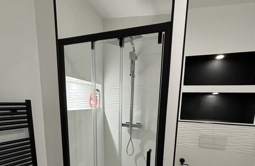 Bellevue Apartment | Welcome to the Black and White Cdgparc DES Expositions