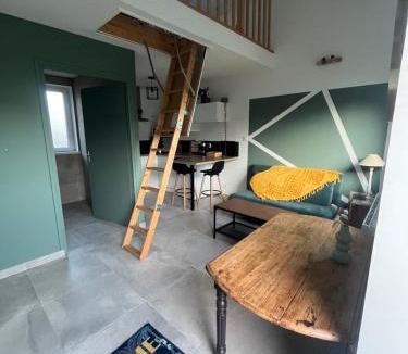 Penin House | Étable rénovée en studio à la campagne