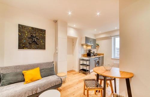 La Demi - Lune Apartment | ღ Victor Hugo - 1ch - Central - Lyon & Gare Tassin