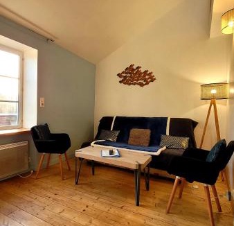 Dieppe Apartment | 1 appartement 2 chambres plus salon ,3 appartements rénovés , NETFLIX, lits faits à votre arrivée, serviettes de toilette, Ménage, Wifi, en hyper centre ,Plage à 190m, BOX à Vélos, paiement 3 fois sans frais, prix tout compris