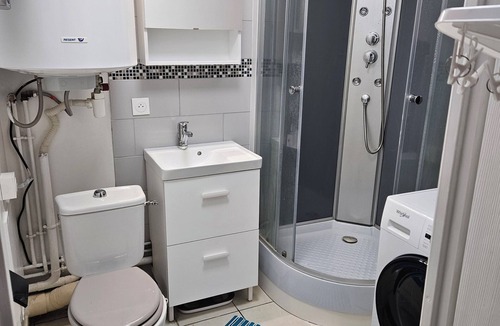 Emerainville Apartment | 1 Bedroom Apartment in Ã‰merainville
