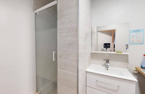 Saint-Etienne-du-Rouvray Resort | 107 m² Private room ∙ 1 bedroom ∙ 1 guest