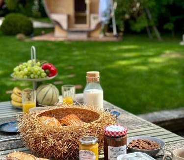 Giverny Bed & Breakfast | 100 m² Bed and breakfast ∙ 3 bedrooms ∙ 6 guests