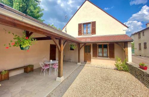 Ladoix-Serrigny House | 100 m² House ∙ 2 bedrooms ∙ 5 guests