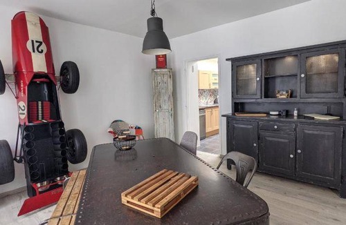 Saint-Quentin Apartment | 110 m² Apartment ∙ 3 bedrooms ∙ 6 guests