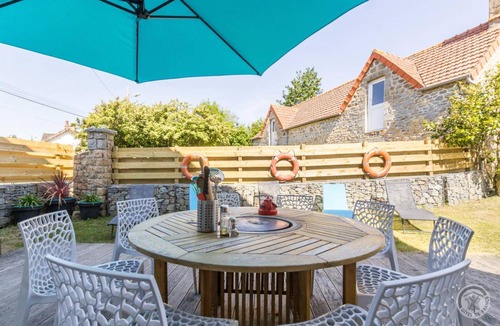 Jullouville House | 115 m² Gîte ∙ 4 bedrooms ∙ 7 guests