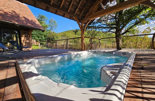 Saint-Jean-de-Buf Cottage | 120 m² Cabin ∙ 4 bedrooms ∙ 10 guests
