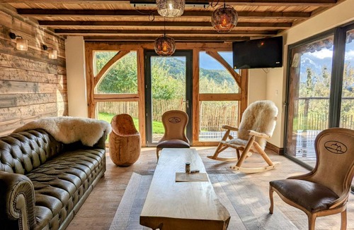 Saint-Jean-de-Buf Cottage | 120 m² Cabin ∙ 4 bedrooms ∙ 10 guests