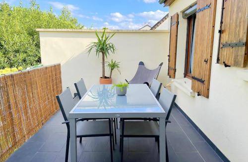 Tremblay-en-France Bed & Breakfast | 150 m² Bed and breakfast ∙ 3 bedrooms ∙ 8 guests
