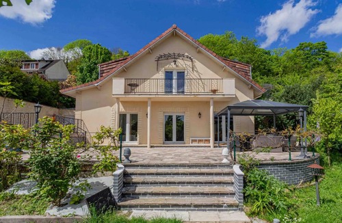 Le Pecq House | 150 m² House ∙ 4 bedrooms ∙ 8 guests