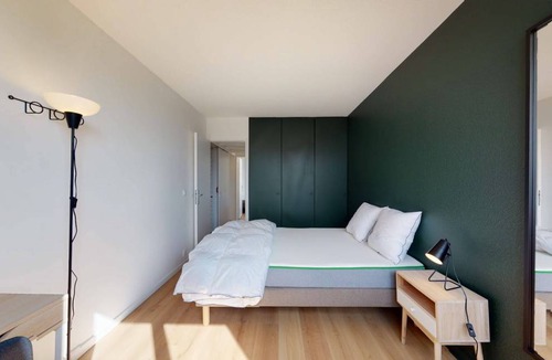 Montigny-le-Bretonneux Resort | 155 m² Private room ∙ 1 bedroom ∙ 2 guests
