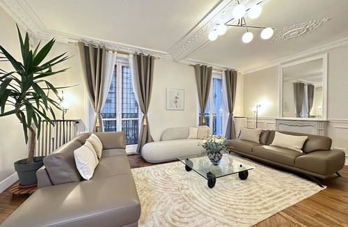Saint-Merri Apartment | 160 m² Apartment ∙ 4 bedrooms ∙ 8 guests