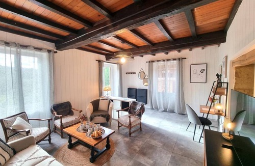 Belmont-de-la-Loire Cottage | 164 m² Cabin ∙ 5 bedrooms ∙ 12 guests