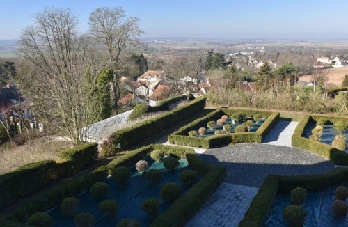 Neauphle-le-Chateau House | 18 th century post relay